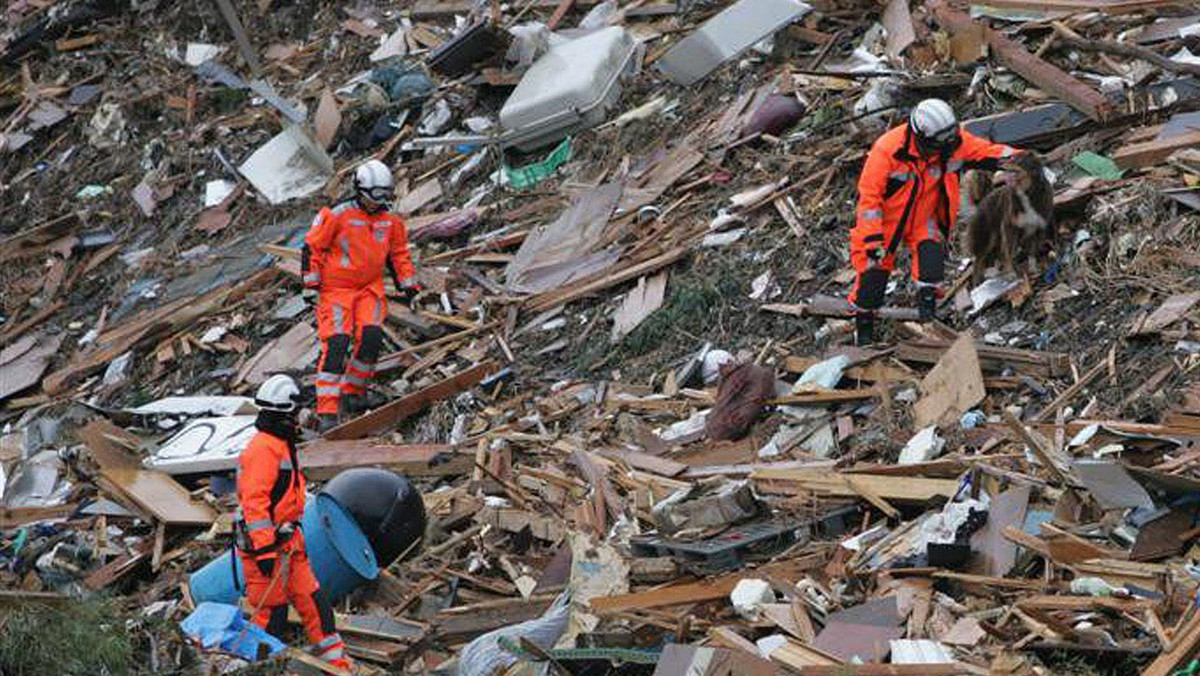 W Japonii jest coraz więcej problemów z chowaniem ofiar niedawnego trzęsienia ziemi i fali tsunami. Agencja Kyodo pisze, że dwie gminy w prefekturze Miyagi zaczęły tymczasowo grzebać zidentyfikowane ofiary w zbiorowych mogiłach.