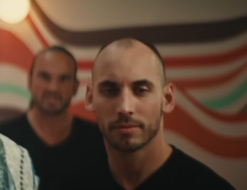 Muž Tee Tairović u spotu