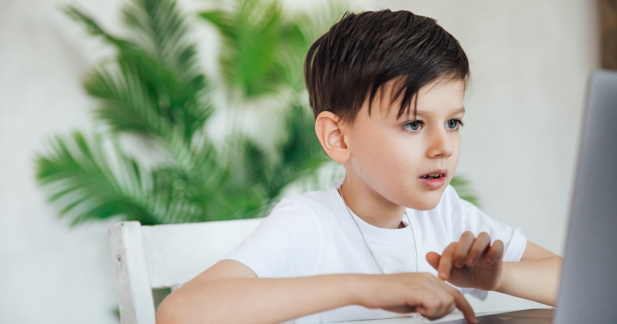 Most egy 10 éves fiú küldött fenyegető e-mailt egy budapesti iskolának