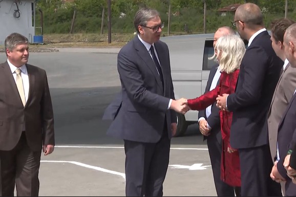 Nova era za paraćinsku staklaru: Investitor najavio širenje i izlazak na evropsko tržište, prisustvuje i Vučić (FOTO)