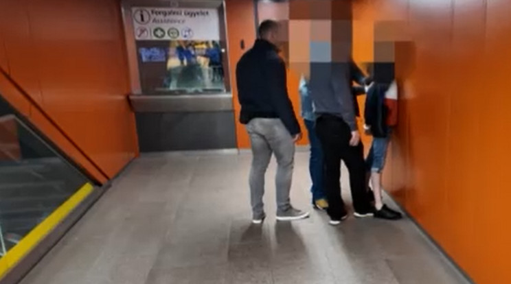 A rendőrök végül a Corvin-negyed metróállomásnál fogták el a férfit / Fotó: RTL Híradó