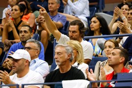 Metju Mekonahi kog slavimo kao PRAVOG SRBINA pozirao sa SINOM I SUPRUGOM koju je njegova majka jedva "primila u kuću": Priredila joj PAKAO, a ovo je presudilo da je prihvati za snaju