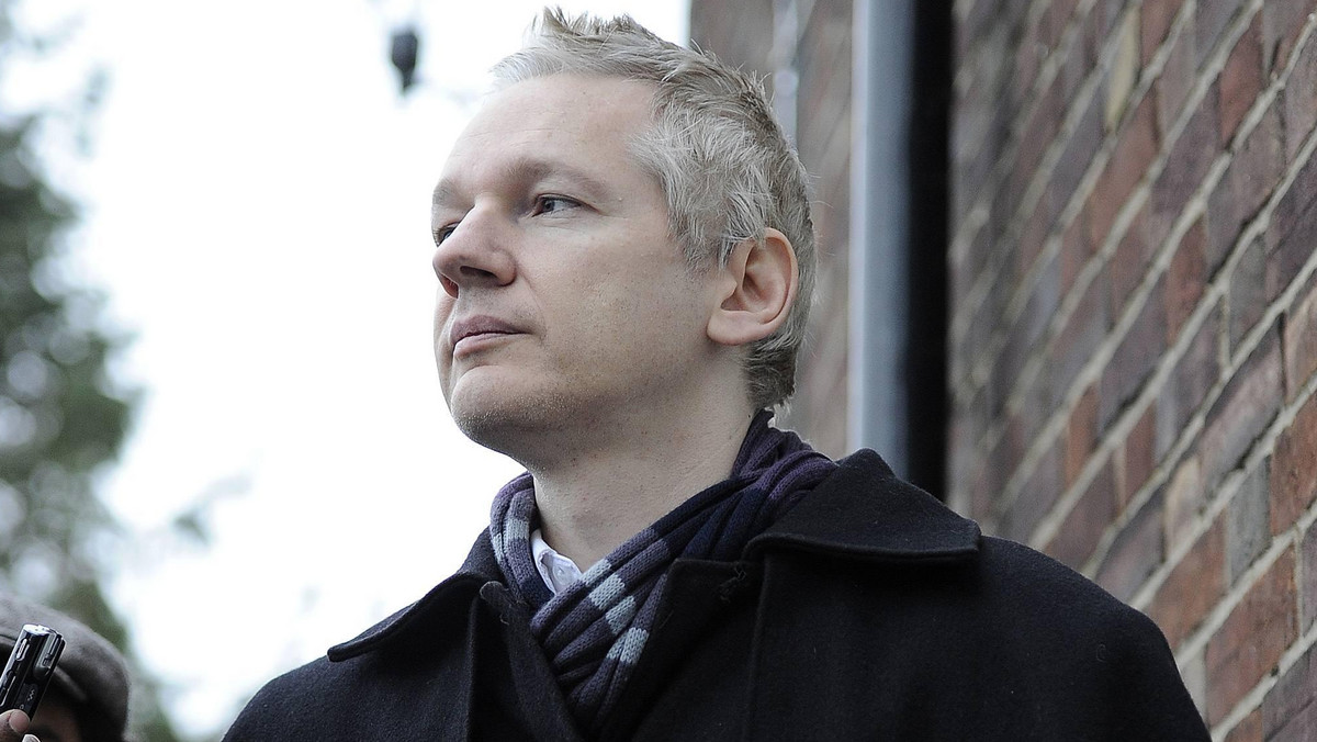 — Czy było warto? — takie słowa usłyszał Julian Assange od swojej matki, kiedy przebywał w zakładzie karnym w Wandsworth. To pytanie wielokrotnie zadawano innym demaskatorom, którzy z powodu ujawnionych przez siebie rewelacji stali się obiektem zaciekłych ataków.