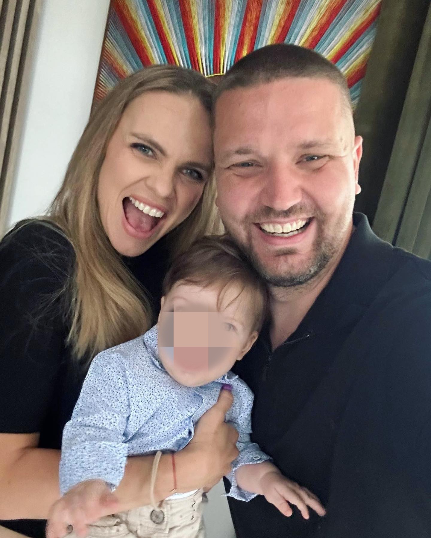 Slovenský moderátor Marcel „Osťo“ Osztas s rodinou.