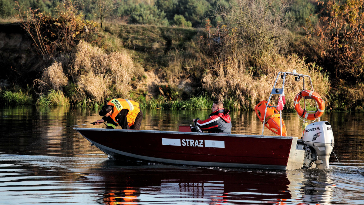 Wyciek oleju do Narwi z elektrowni w Ostrołęce. Narew oczyszczona