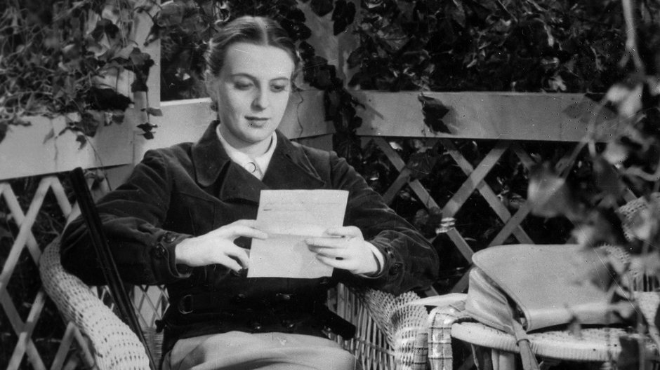  Elżbieta Barszczewska w scenie z filmu "Płomienne serca" (1937)