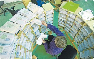 Poczta Polska musi się zmienić w bank. Inaczej nie przetrwa