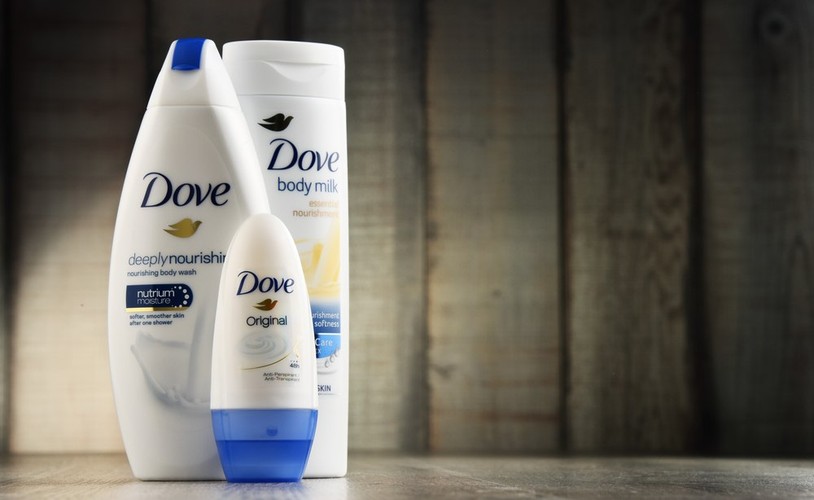 Wartość brytyjskiego Dove jest szacowana na 5,8 mld dol., przy czym wycena tej marki rośnie dynamicznie. W porównaniu z ubiegłorocznym rankingiem zwiększyła się aż o 6 proc. To trzecia najdynamiczniej rosnąca marka świata, po francuskiej Lancôme i japońskiej Shiseido, których wartość wzrosła w tym roku o 10 proc. Marka Dove należy do międzynarodowego koncernu Unilever. fot. monticello/shutterstock