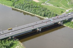 Srebrny, tęczowy czy w esy-floresy? Kierowcy "pomalują" most Grota-Roweckiego