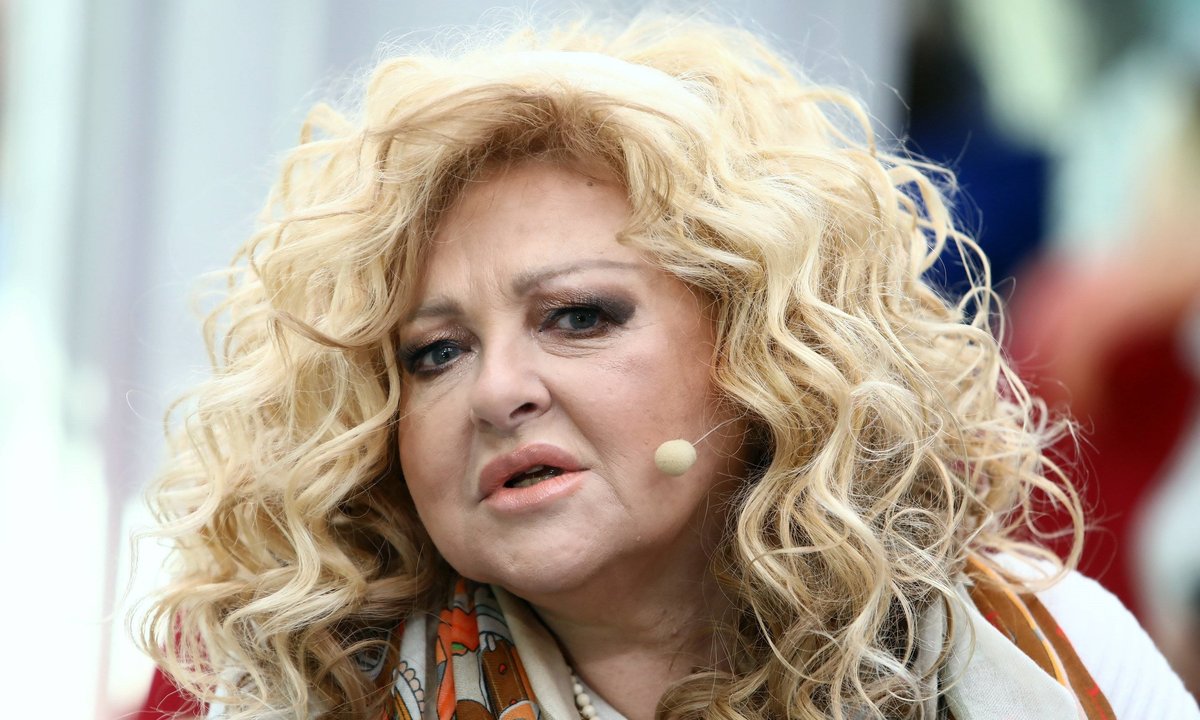 Magda Gessler pozuje w wannie, bez doczepów i makijażu. "Królowa jest tylko jedna"