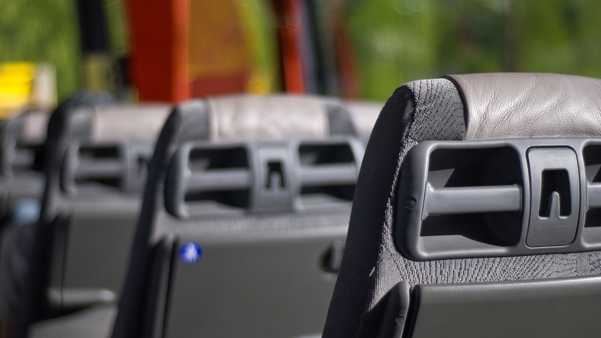 Horrorbaleset a pályaudvaron: elgázolt egy nőt a busz, több száz méteren át húzta magával
