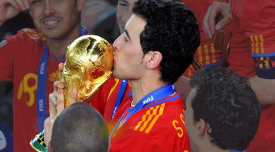 Barcelona midfielder Sergio Busquets announces retirement from Spanish national team