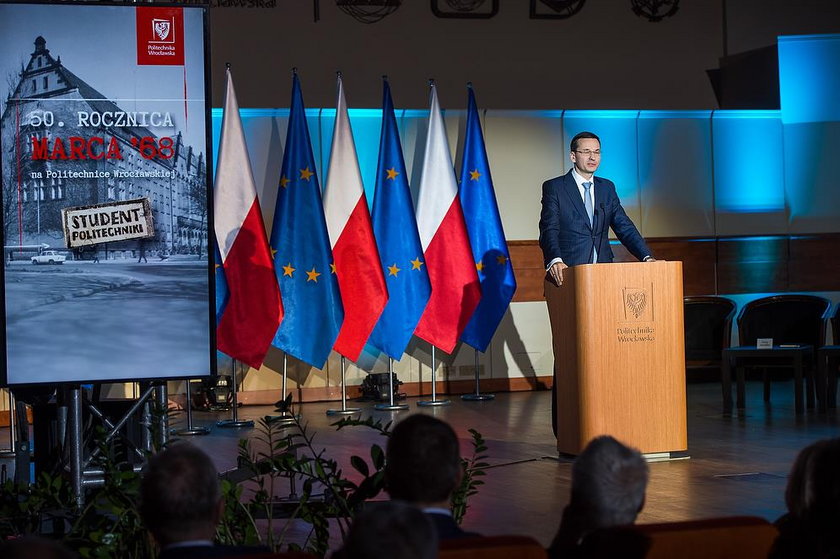 Morawiecki przemawiał, 93-letni weteran nie wytrzymał i wyszedł