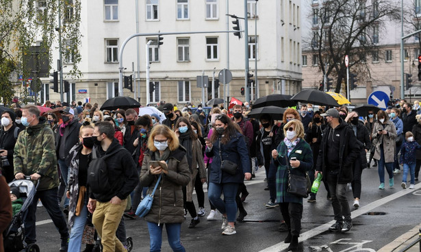 Uczestnicy protestu przeciwko zaostrzeniu prawa aborcyjnego w Warszawie.