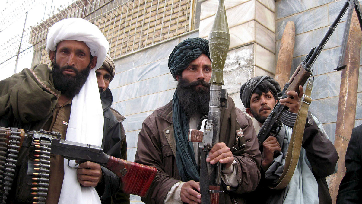 Przeciwnicy nowego przywódcy talibów mułły Achtara Mohammeda Mansura, w tym brat i syn założyciela ruchu mułły Omara, uważają go za uzurpatora i domagają ponownych wyborów emira.