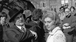 jest autorką kostiumów do "nocy i dni". zostanie pochowana 5 miesięcy po śmierci