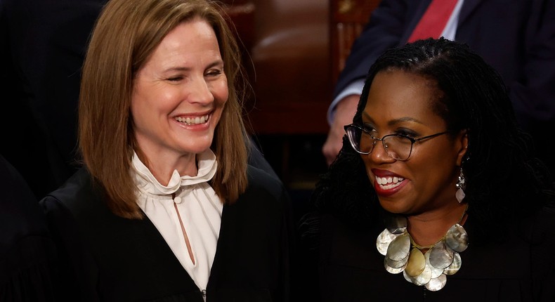 US Supreme Court Justices Amy Coney Barrett (L) and Ketanji Brown Jackson.Chip Somodevilla/Getty Images