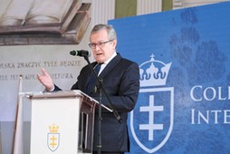 Wicepremier, minister kultury, dziedzictwa narodowego i sportu Piotr Gliński podczas konferencji inaugurującej powstanie Collegium Intermarium.