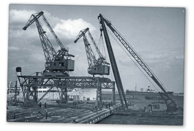 Czego wojna z Rosją nauczyła Polaków? Ruszyły budowy portu morskiego, fabryk broni i przemysłu lotniczego