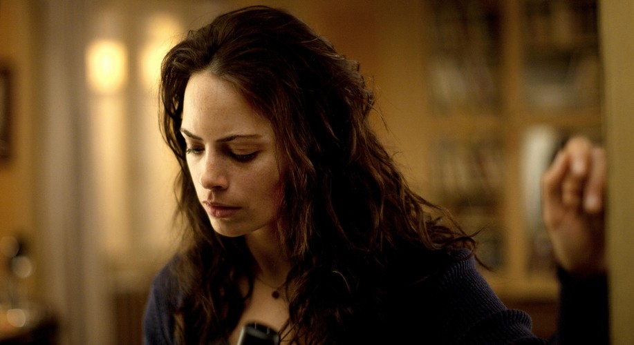 Miejsce 8. Przeszłość, reż. Asghar Farhadi<br /><br />Niektórzy porównują Asghara Farhadiego do Antonioniego. Po obejrzeniu przejmującej „Przeszłości” sądzę jednak, że w swoim pojmowaniu kina najbliżej jest mu do Kieślowskiego.<br /><br /><a href=