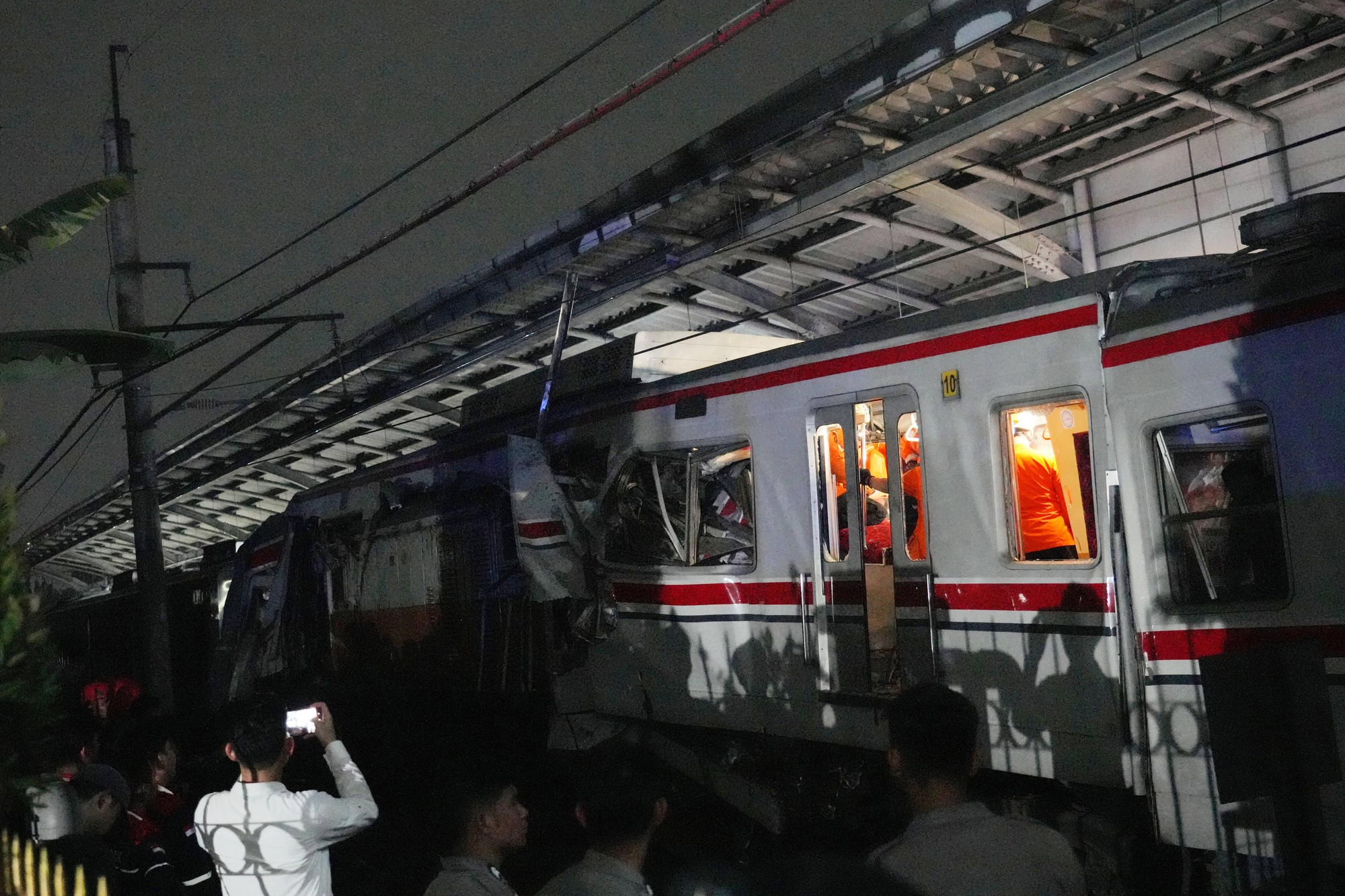 Zrážka dvoch vlakov si vyžiadala najmenej 4 mŕtvych.