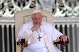 Chirurg operował papieża. W jakim stanie jest Franciszek?