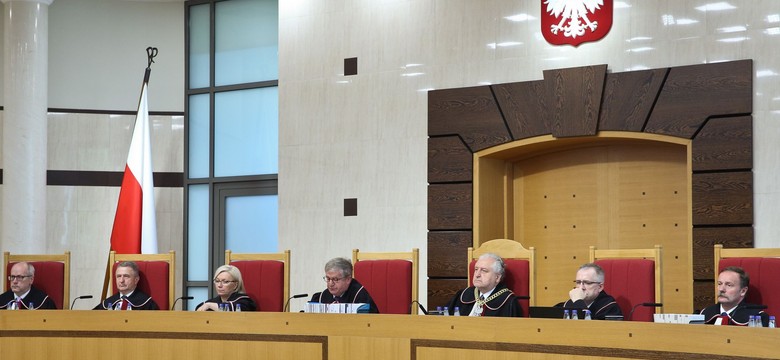 23 tys. zł pensji, odprawy, dodatki... Jakimi przywilejami naprawdę cieszą się sędziowie TK?