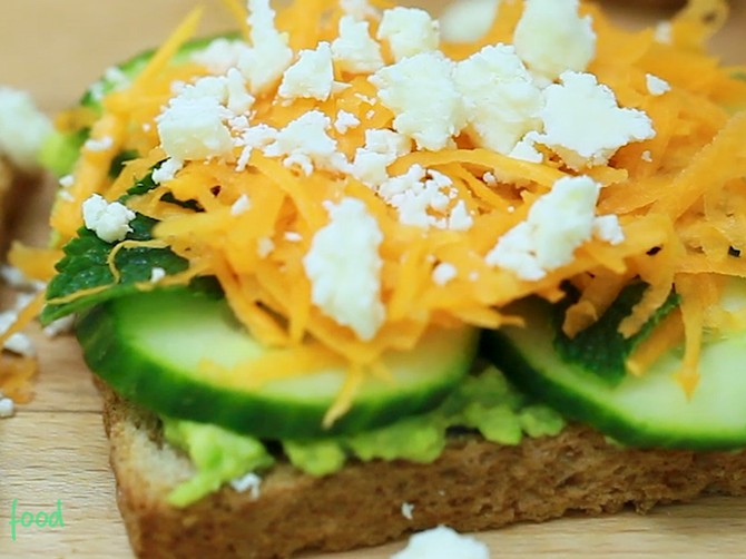 Noizz_food_Avokado_tost_cop_safe