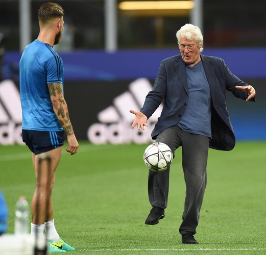 Richard Gere trenował na San Siro z piłkarzami Realu Madryt