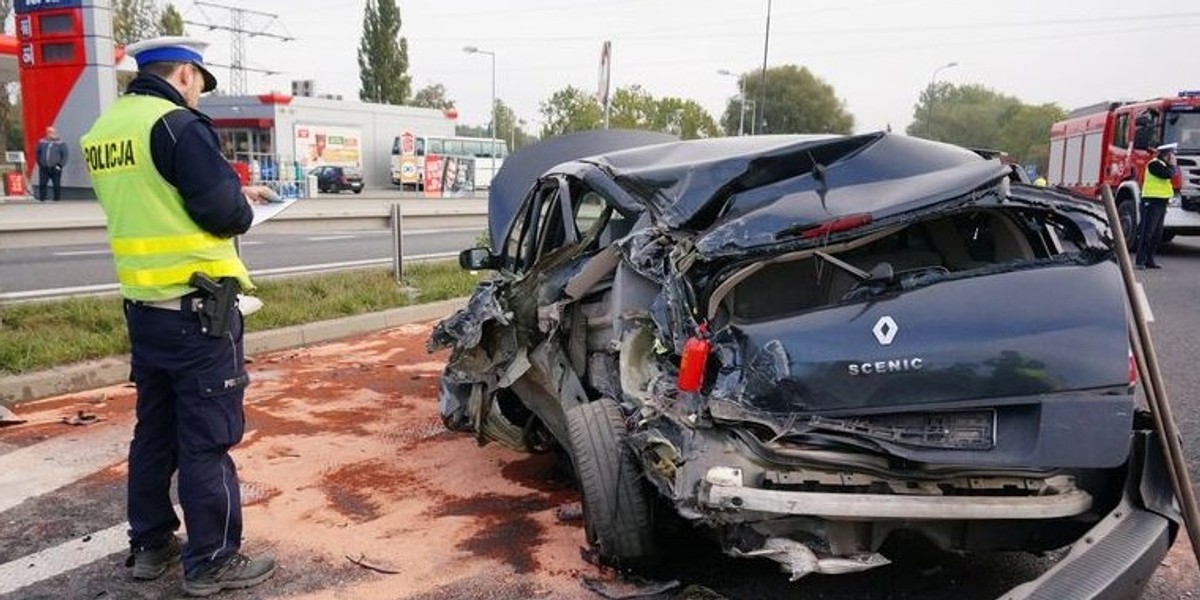 Ruda Śląska. Iveco najechało na renaulta, wypadek na DTŚ-ce 