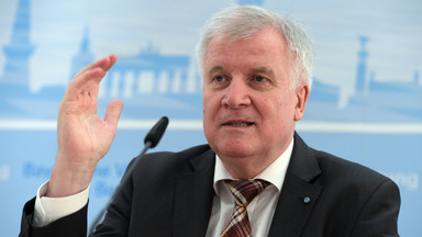 Niemcy: koalicja i opozycja krytykują zamiar wizyty Seehofera w Moskwie