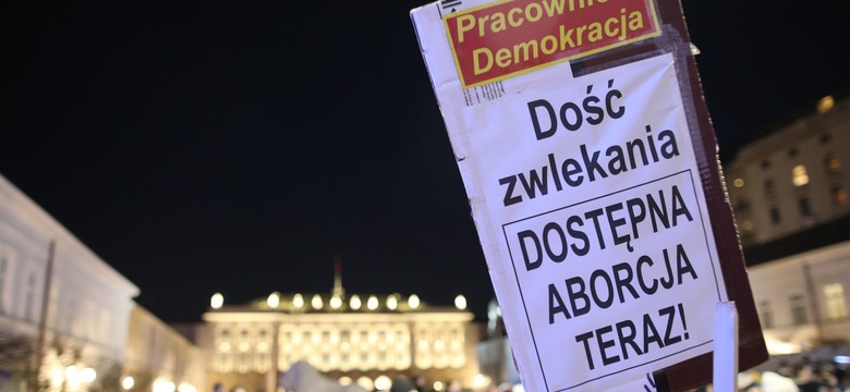 Strajk Kobiet przed Pałacem Prezydenckim. "Chcemy zdrowia, nie zdrowasiek"