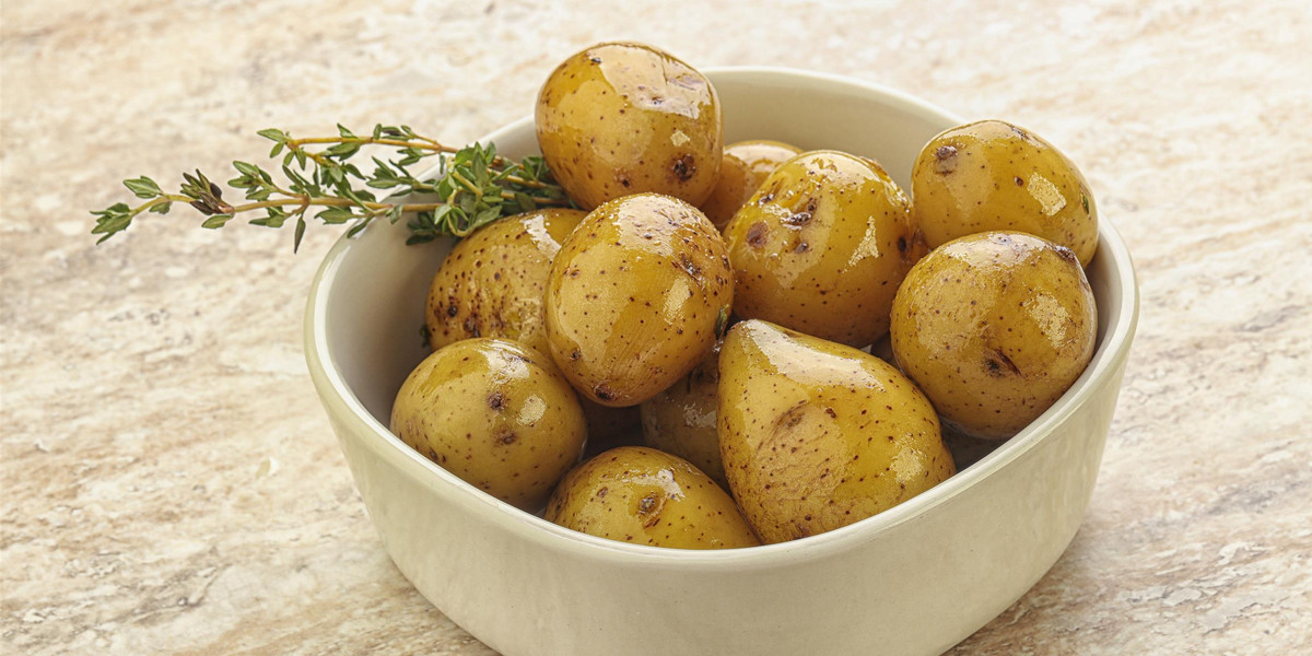 Z kiszonych ziemniaków można zrobić zupę, placki lub frytki.