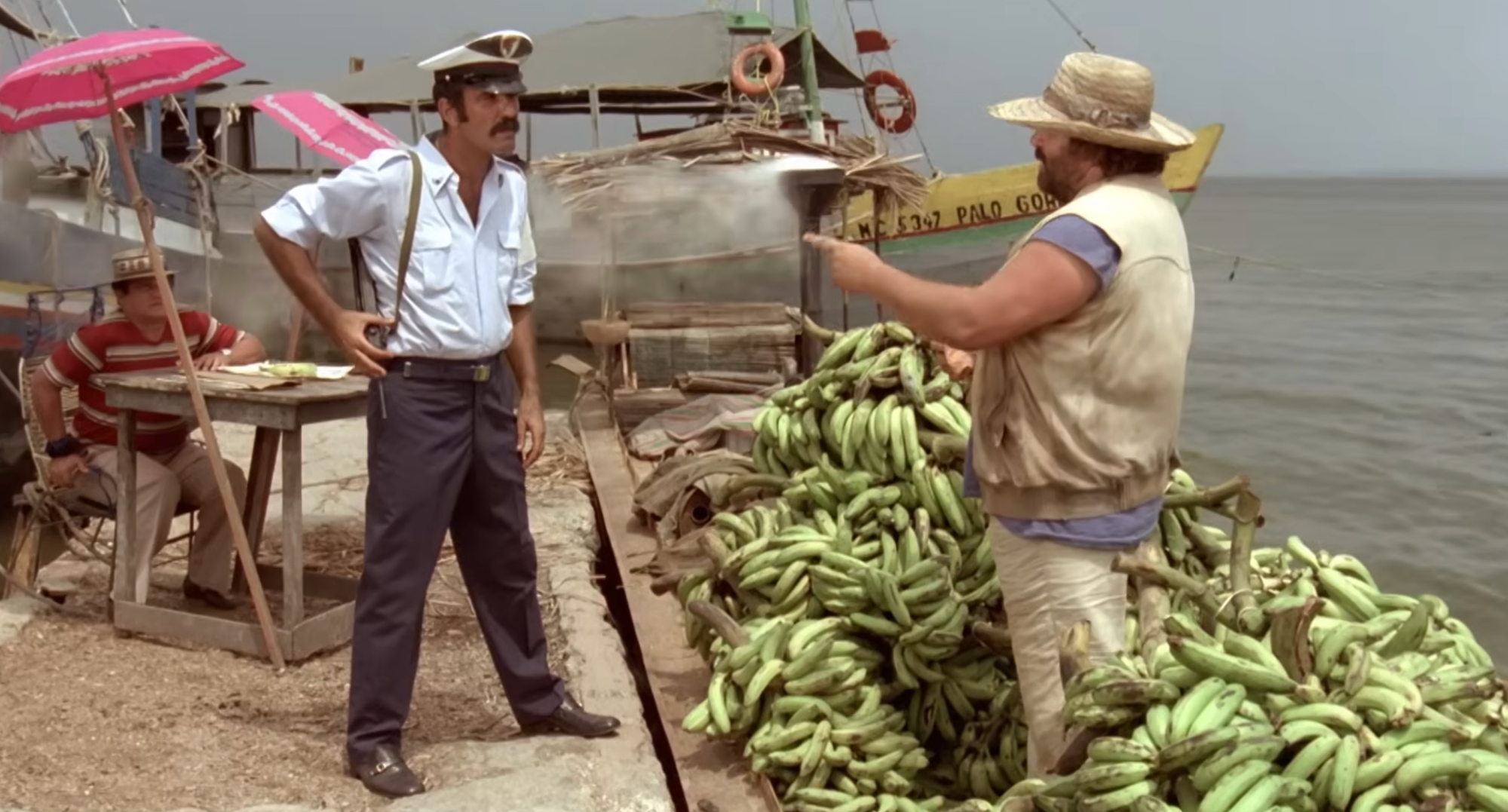 Salvatore Basile ako policajt a Bud Spencer vo filme Banánový Joe. 