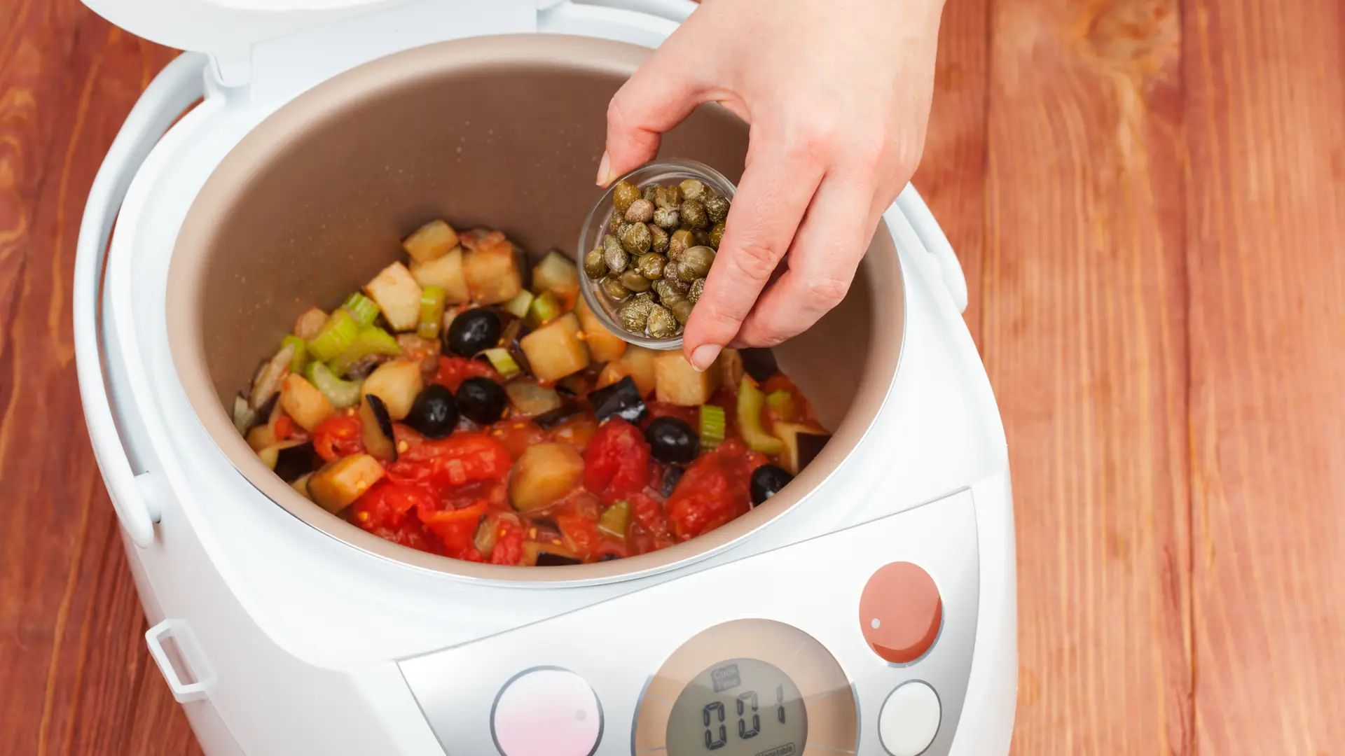 Multicooker zastąpi kuchenkę, szybkowar oraz piekarnik. Jak działa?