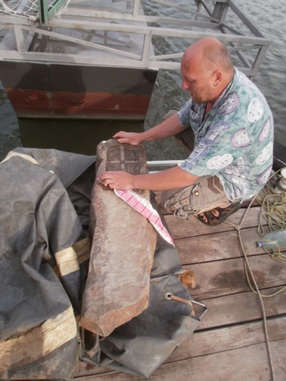 Branimir Pavlović sa Irinejevim stubom