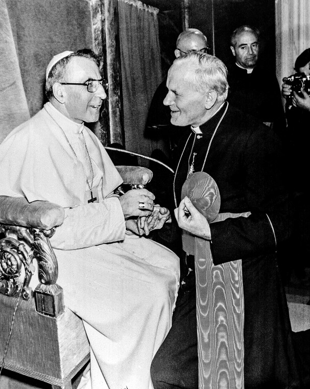 Jan Paweł I i kardynał Karol Wojtyła w 1977 r.
