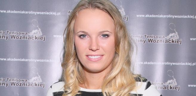 <b>4. Caroline Wozniacki</b> - w 2012 roku zarobiła <b>13,7 mln dol.</b>
<br>
<br>
Pomimo, że miniony rok zakończyła dopiero na dziesiątym miejscu rankingu WTA, zarobki Dunki na tym jednak nie ucierpiały. 
<br>
Dzięki sponsorom (Adidas, Yonex, Proactiv, Rolex czy Sony Ericsson) zarobiła w 2012 roku ponad 10 mln dolarów.