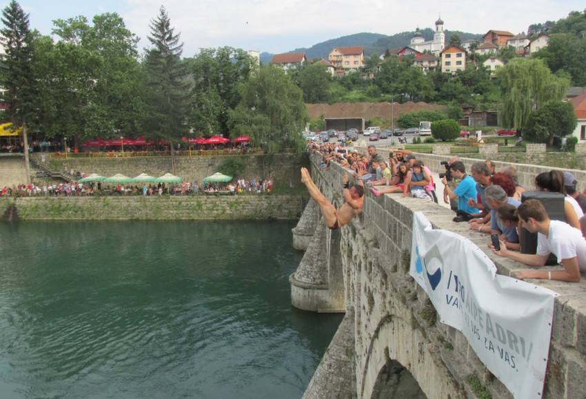 Takmičio se 21 skakač