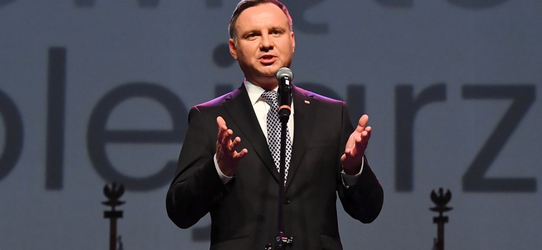 Polacy niezmiennie pozytywnie oceniają Andrzeja Dudę, negatywnie Sejm i Senat