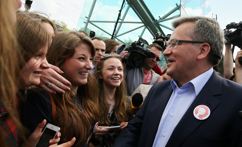 Prezydent Komorowski namawia młodych ludzi m.in. do pójścia na II turę wyborów