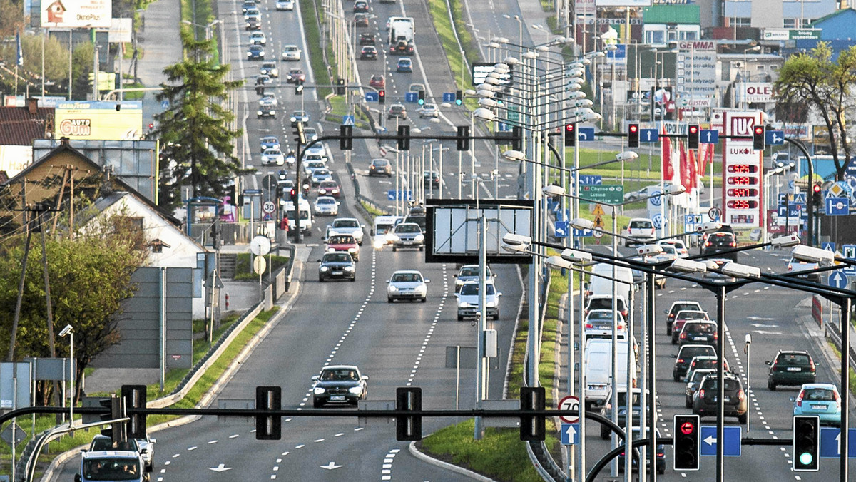 Kierowcy dojadą do celu, ale nie dowiedzą się, w jakim czasie. Na zakopiance nie działają elektroniczne tablice, które informowały o czasie przejazdu między Krakowem a Zakopanem - czytamy na stronie Radia Kraków.