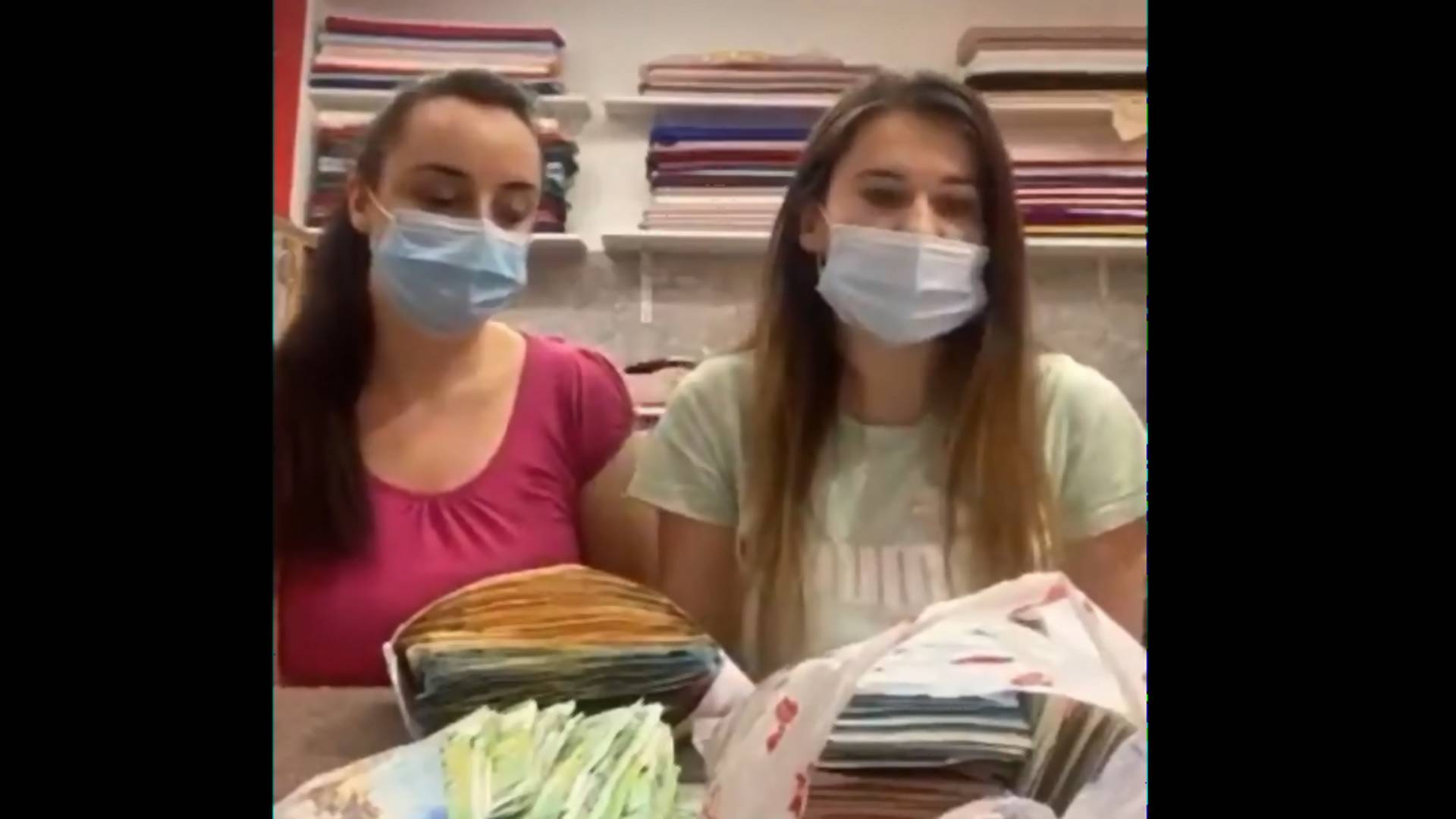 Dve devojke iz Novog Pazara prikupile 36.000 evra pomoći za kupovinu neophodne opreme za bolnice