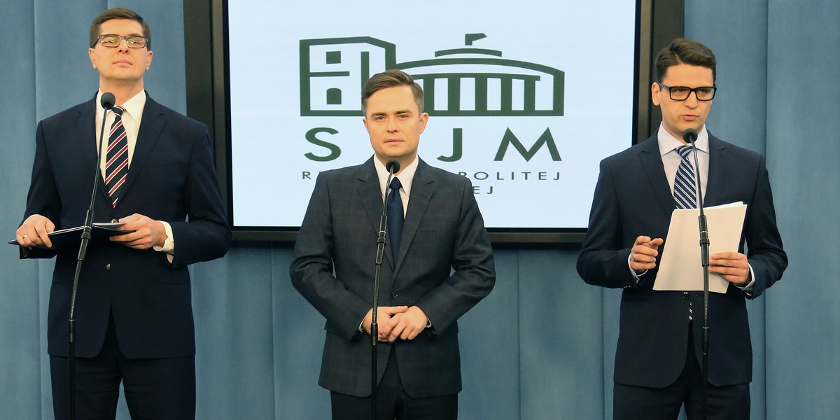 Adam Hofman, Adam Rogacki i Mariusz Antoni Kamiński, posłowie PiS wyrzuceni za "aferę madrycką".