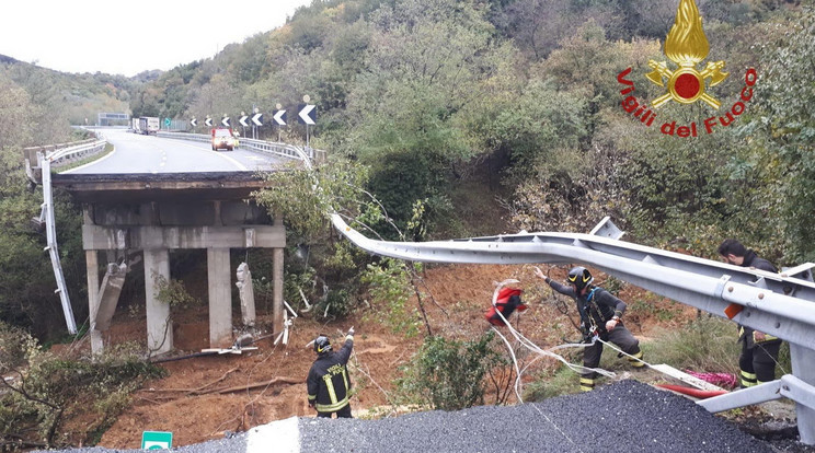 A Torino és Savona közötti viadukt leomlott. /Fotó: MTI-EPA