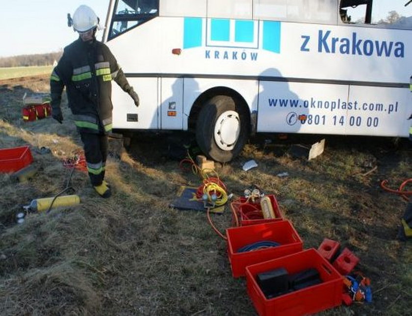 Wjechał autobusem pod pociąg. Został skazany!