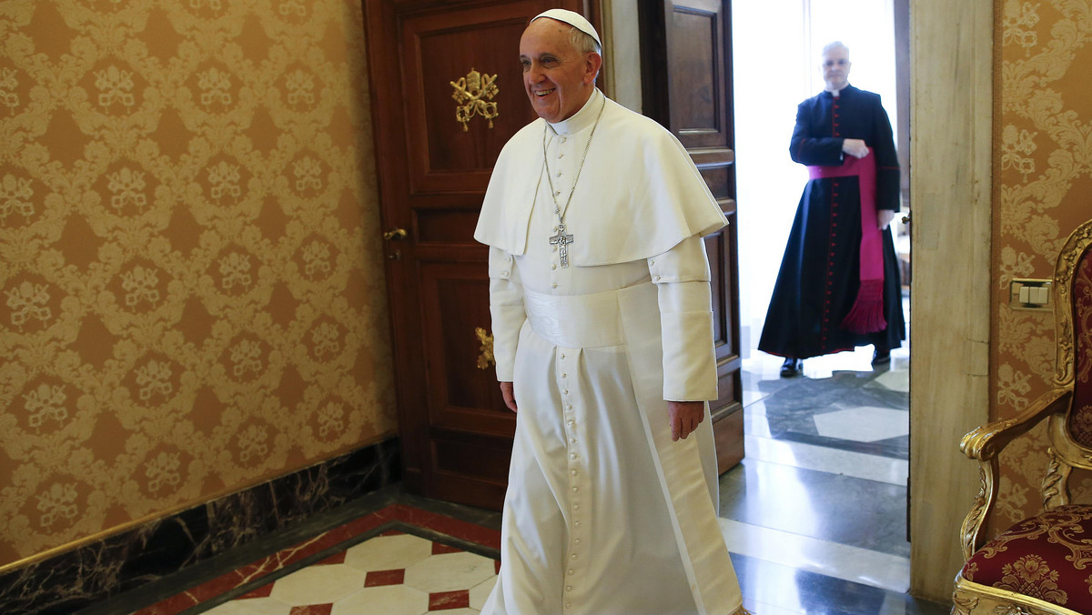 Papież Franciszek konsekwentnie realizuje politykę oszczędności za Spiżową Bramą. Dzień po tym, gdy ogłoszono, że pracownicy Watykanu nie dostaną premii z okazji nowego pontyfikatu, dodatku zostało pozbawionych pięciu kardynałów z nadzoru nad bankiem IOR.