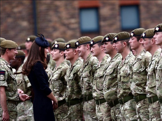 Wszyscy odznaczeni żołnierze służą w Gwardii Irlandzkiej.