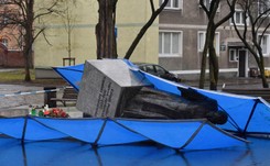 Obalenie pomnika ks. Jankowskiego. Sprawcy usłyszeli zarzuty