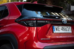 Nowe trio Toyoty już w Polsce. Nie tylko cena robi różnicę